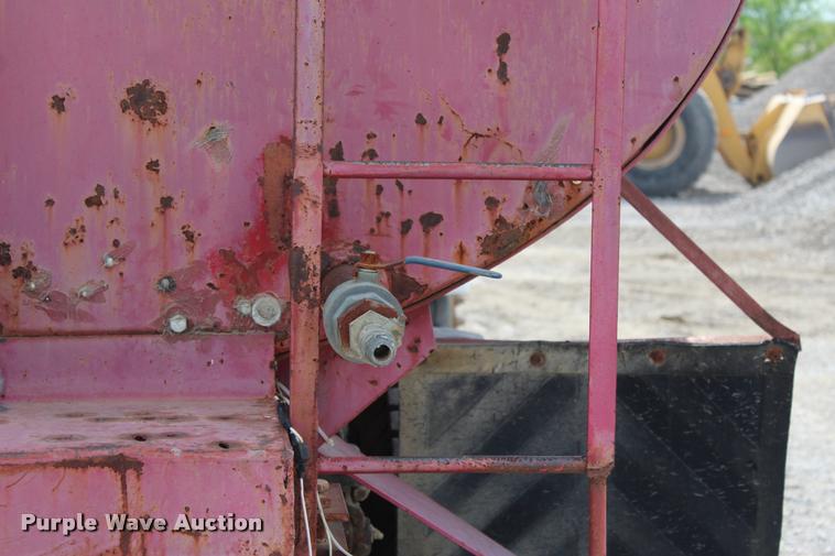 image for item L4973 1978 Ford 8000 tank truck