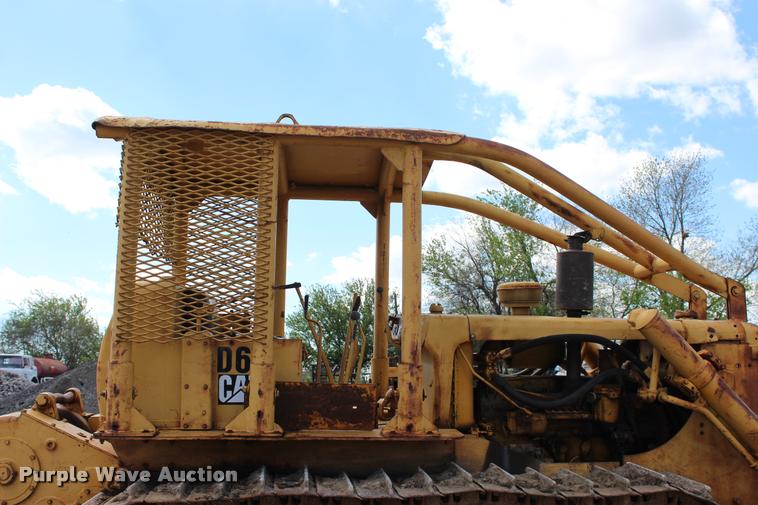 image for item L4974 1964 Caterpillar D6B dozer