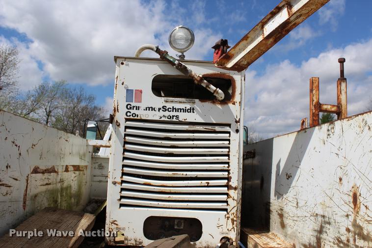 image for item L4975 1995 Chevrolet Kodiak service truck with crane