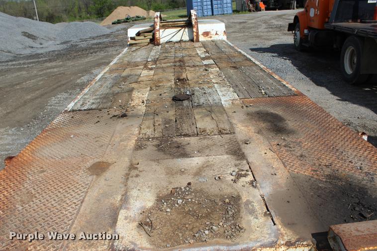 image for item L4977 1978 Phelan WT25KZA drop deck equipment trailer