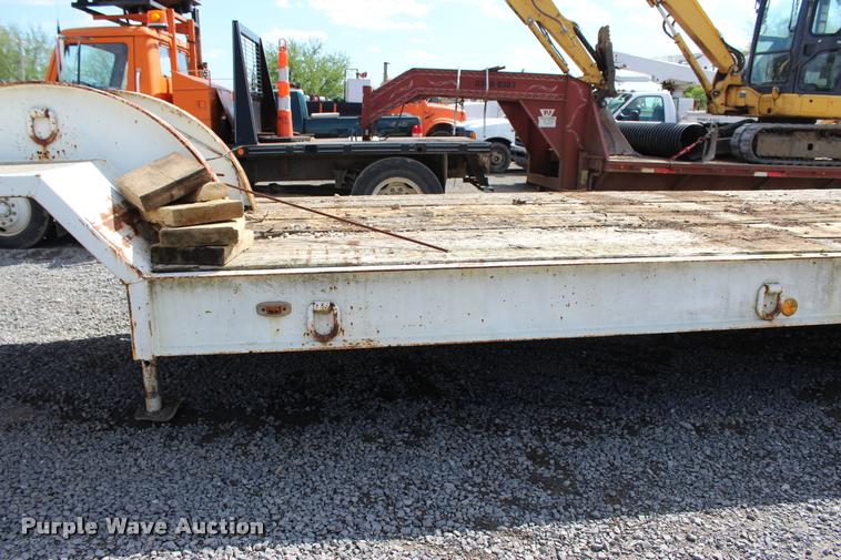 image for item L4977 1978 Phelan WT25KZA drop deck equipment trailer