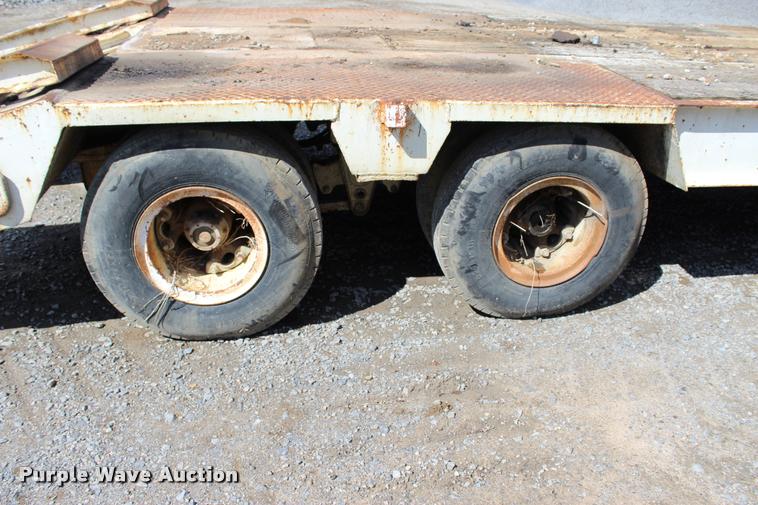 image for item L4977 1978 Phelan WT25KZA drop deck equipment trailer