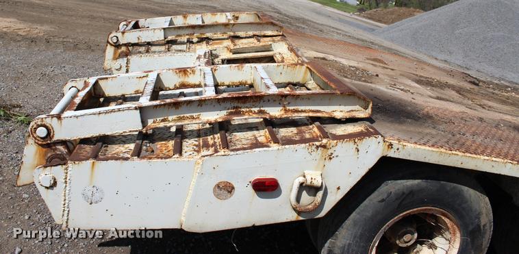 image for item L4977 1978 Phelan WT25KZA drop deck equipment trailer