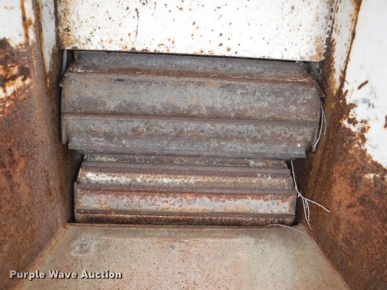 image for item BY9111 Brush Bandit 200 wood chipper