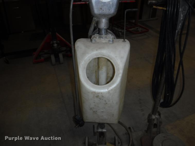 image for item BY9135 (4) floor buffers