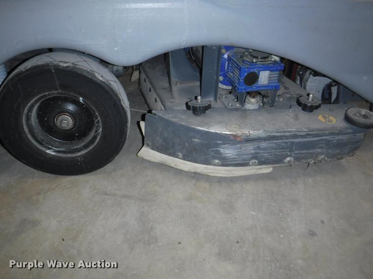 image for item BY9139 Advance Advenger floor scrubber