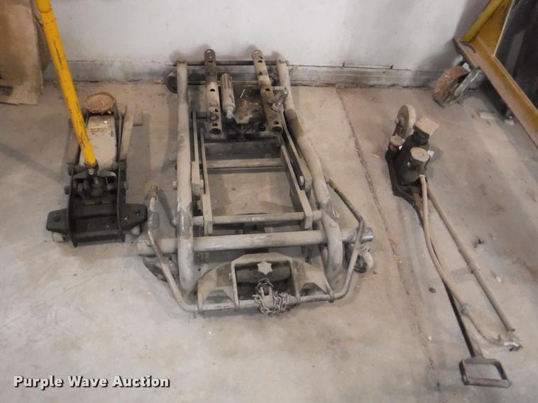 image for item BY9215 (4) floor jacks