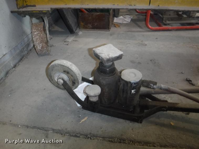 image for item BY9215 (4) floor jacks