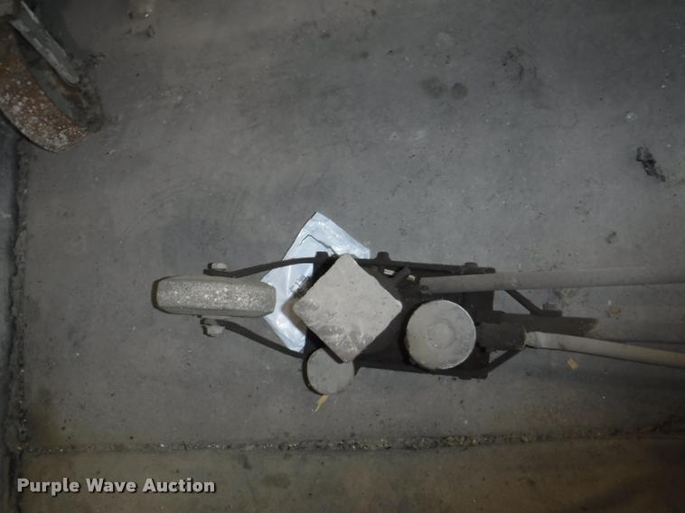 image for item BY9215 (4) floor jacks