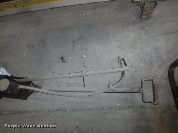 image for item BY9215 (4) floor jacks