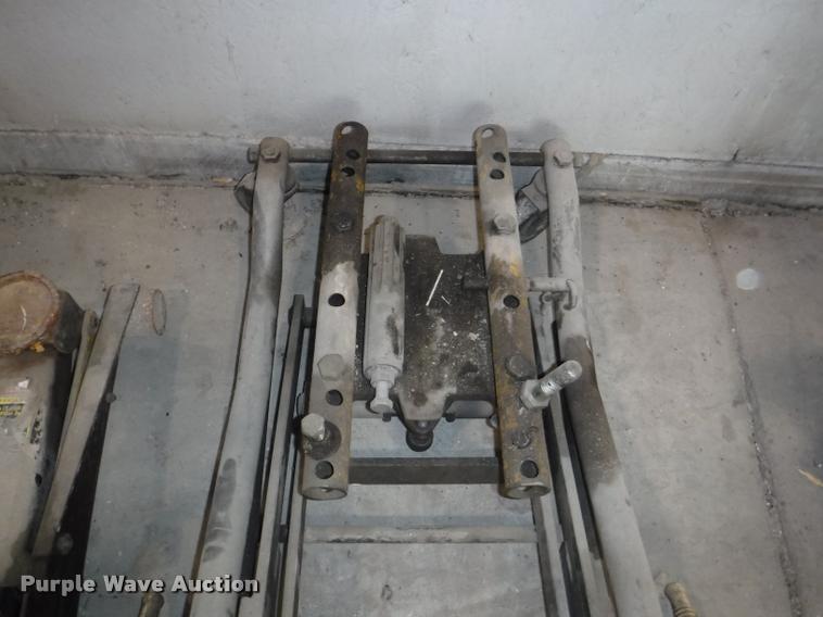 image for item BY9215 (4) floor jacks