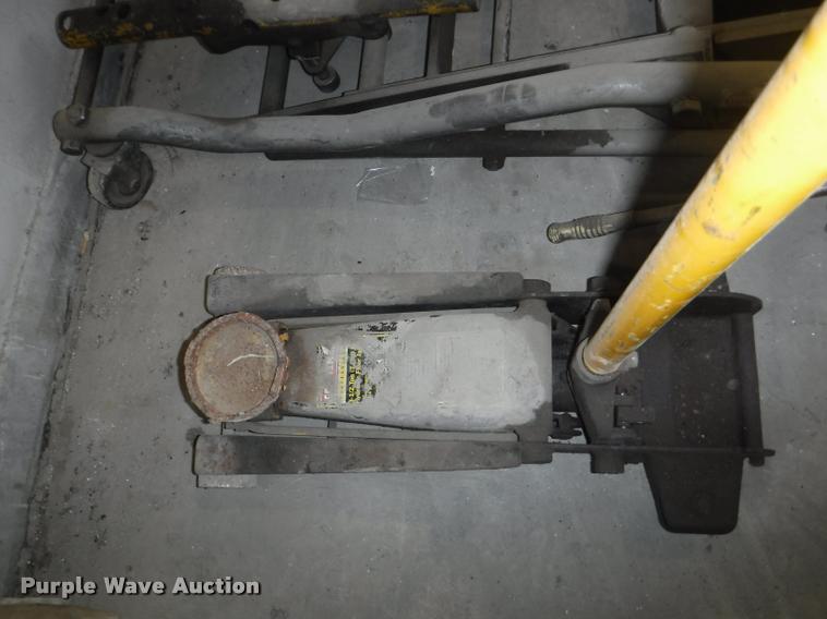 image for item BY9215 (4) floor jacks