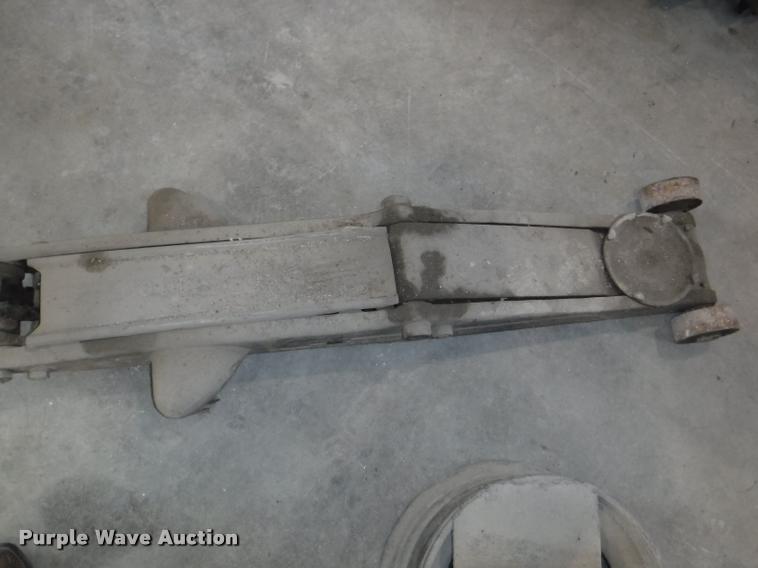 image for item BY9215 (4) floor jacks