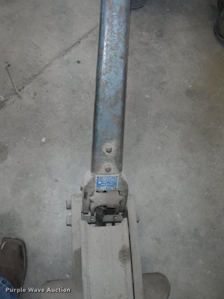 image for item BY9215 (4) floor jacks