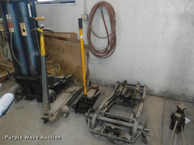 image for item BY9215 (4) floor jacks