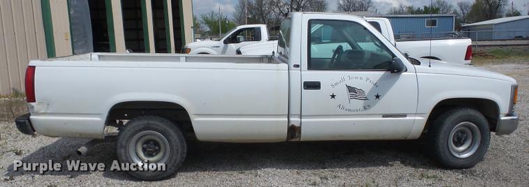 image for item BZ9717 1998 GMC Sierra 1500 pickup truck
