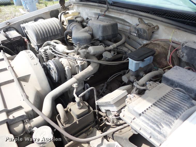 image for item BZ9717 1998 GMC Sierra 1500 pickup truck