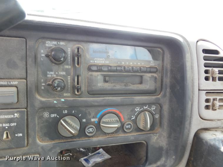 image for item BZ9717 1998 GMC Sierra 1500 pickup truck