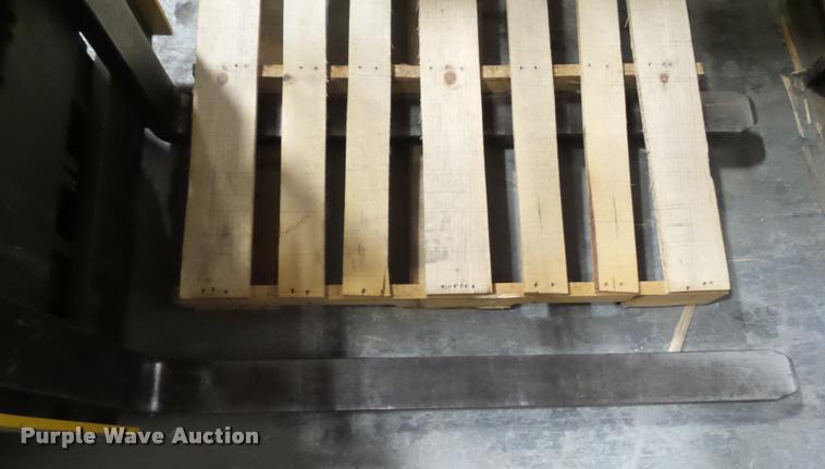 image for item CB9932 1996 Drexel SLT30 forklift