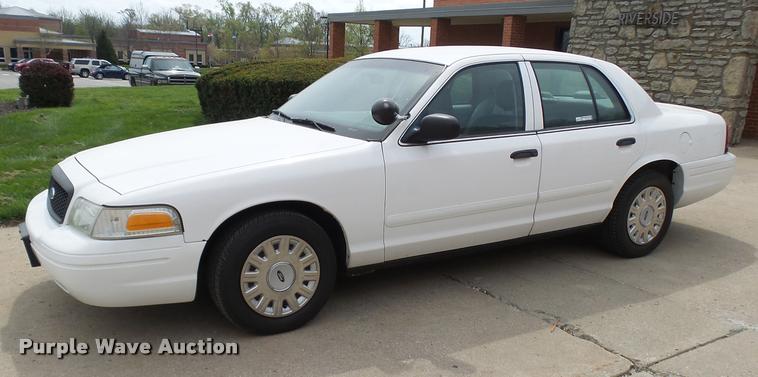 image for item CC9137 2005 Ford Crown Victoria Police Interceptor