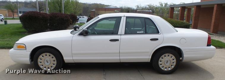 image for item CC9137 2005 Ford Crown Victoria Police Interceptor