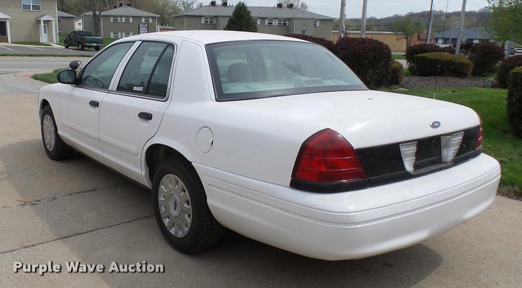 image for item CC9137 2005 Ford Crown Victoria Police Interceptor