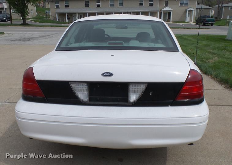 image for item CC9137 2005 Ford Crown Victoria Police Interceptor