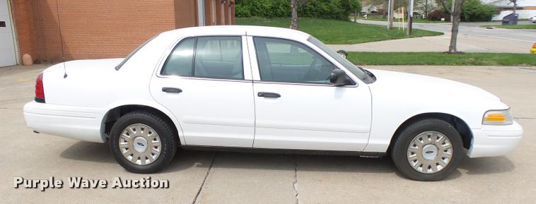 image for item CC9137 2005 Ford Crown Victoria Police Interceptor