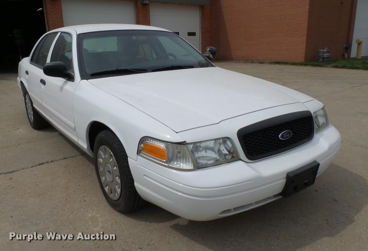 image for item CC9137 2005 Ford Crown Victoria Police Interceptor