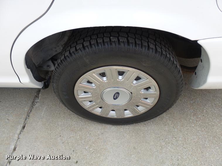 image for item CC9137 2005 Ford Crown Victoria Police Interceptor