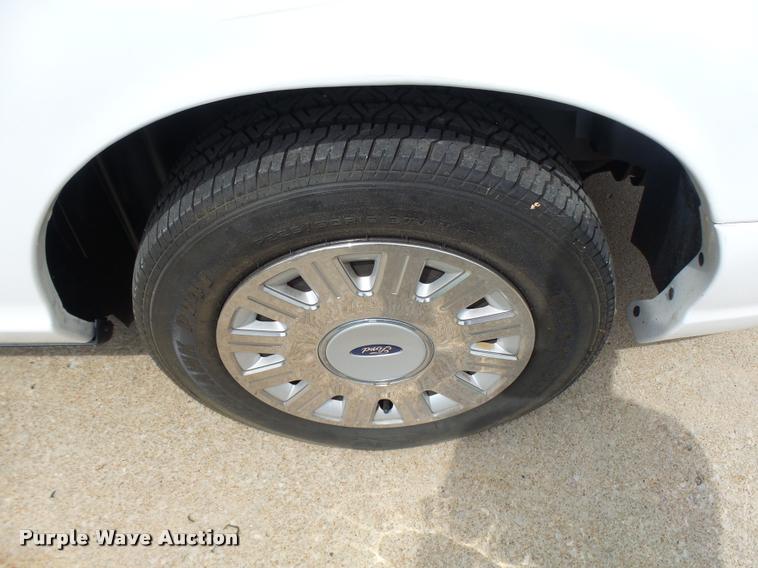 image for item CC9137 2005 Ford Crown Victoria Police Interceptor