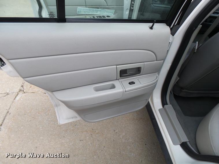 image for item CC9137 2005 Ford Crown Victoria Police Interceptor