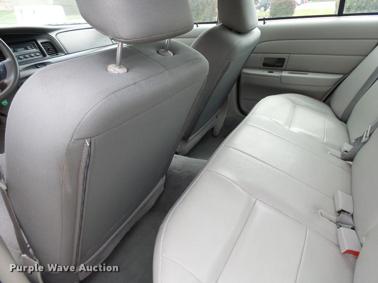 image for item CC9137 2005 Ford Crown Victoria Police Interceptor