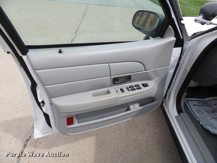 image for item CC9137 2005 Ford Crown Victoria Police Interceptor