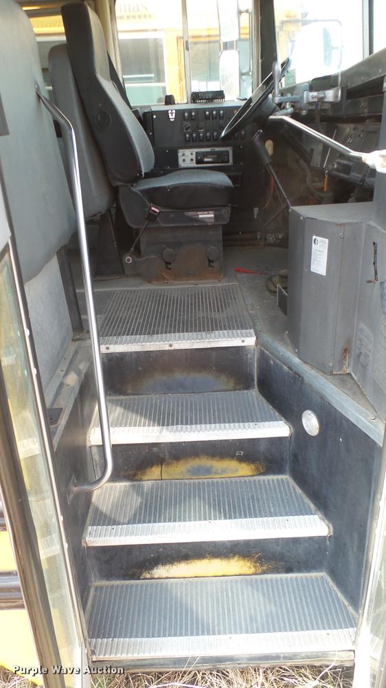 image for item DA0450 1997 International 3800 school bus