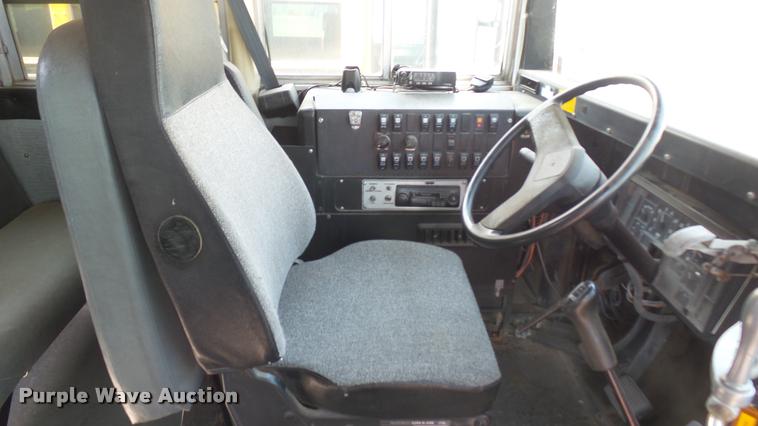 image for item DA0450 1997 International 3800 school bus