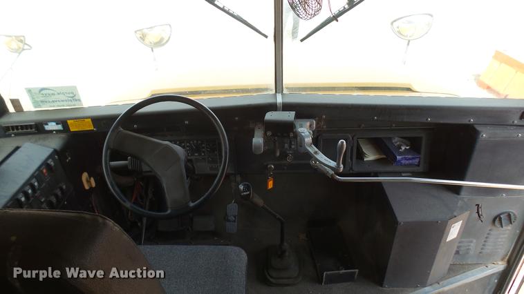 image for item DA0450 1997 International 3800 school bus