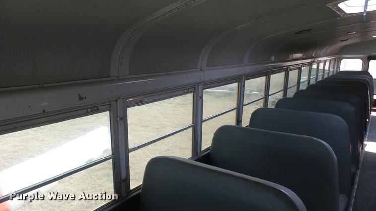 image for item DA0450 1997 International 3800 school bus