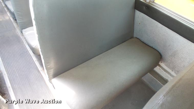 image for item DA0450 1997 International 3800 school bus