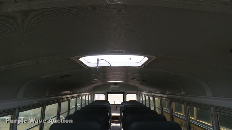 image for item DA0450 1997 International 3800 school bus
