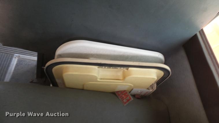 image for item DA0450 1997 International 3800 school bus