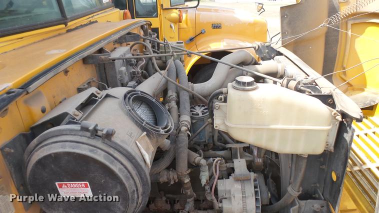 image for item DA0450 1997 International 3800 school bus