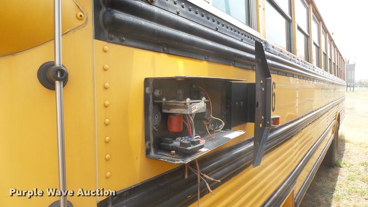 image for item DA0450 1997 International 3800 school bus