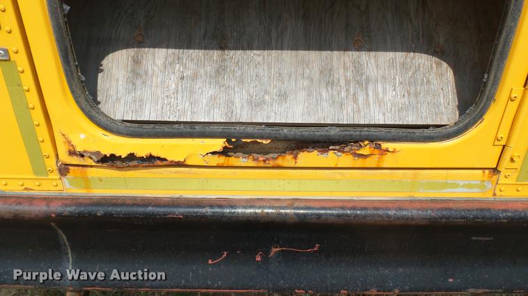 image for item DA0450 1997 International 3800 school bus