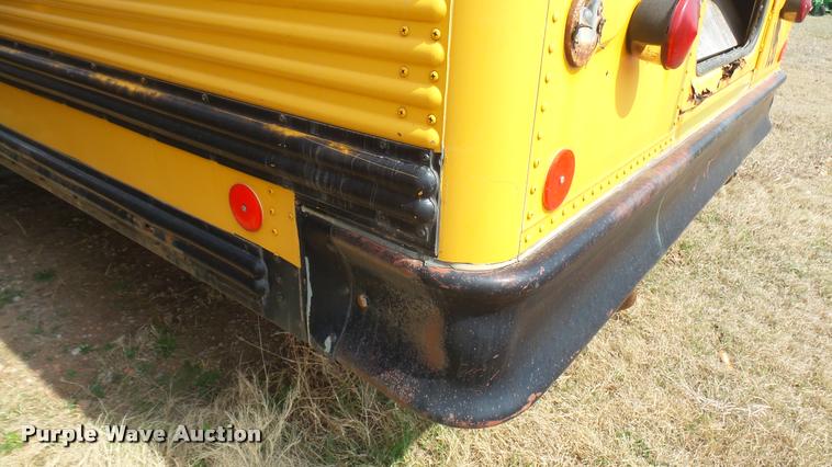 image for item DA0450 1997 International 3800 school bus