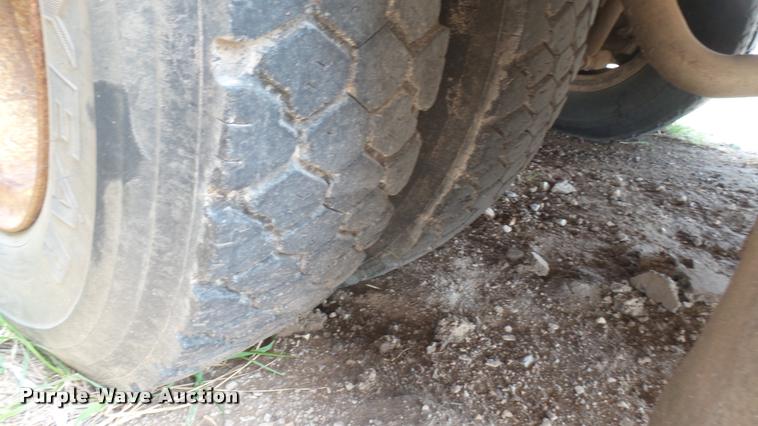 image for item DA0450 1997 International 3800 school bus