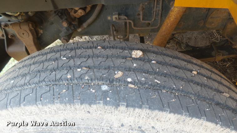 image for item DA0450 1997 International 3800 school bus