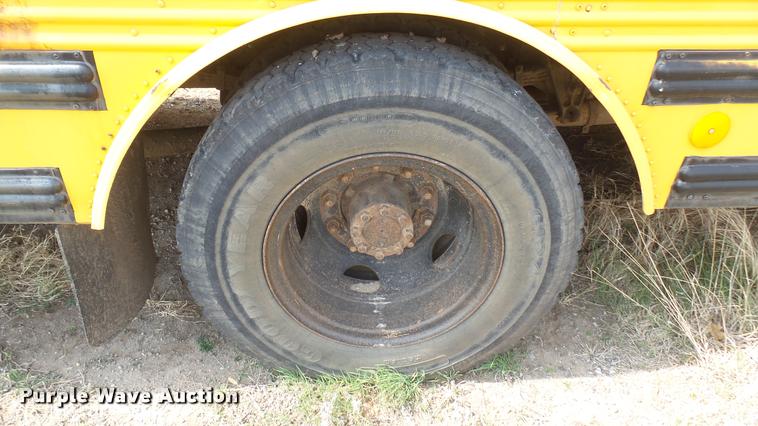 image for item DA0450 1997 International 3800 school bus