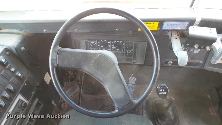 image for item DA0451 1997 International 3800 school bus