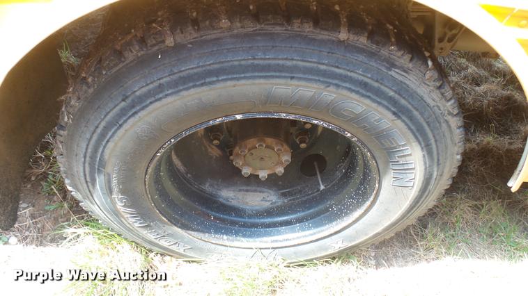 image for item DA0451 1997 International 3800 school bus